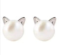 Aros gatita perla par sobre fondo blanco