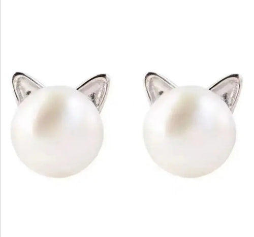 Aros gatita perla par sobre fondo blanco